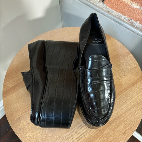 Women's Soaring Croc Embossed Platform Loafers - Picture 3 of 5